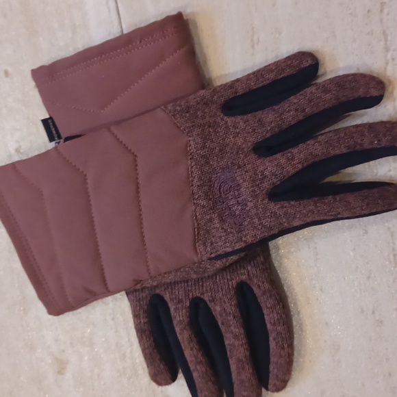 The North Face Accessories - The North Face U/R Powered Etip Gloves